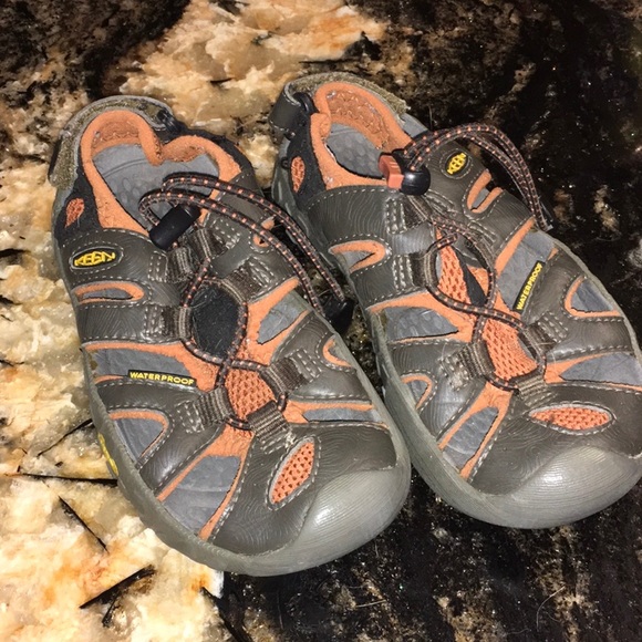Keen water sandal/sneaker. Little kid size 11 - Picture 1 of 6